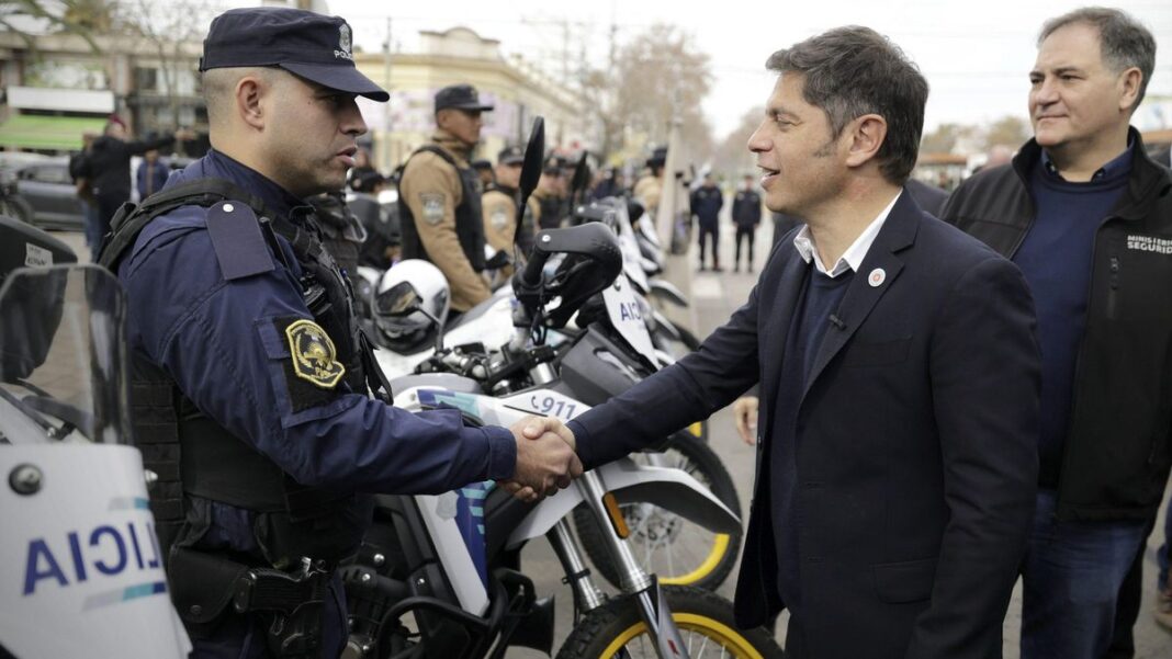Con la firma de Axel Kicillof, la Provincia prorrogó una medida clave de Daniel Scioli para reforzar la seguridad con policías retirados o jubilados.