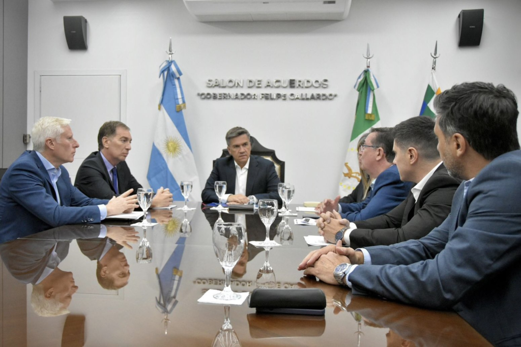 En el marco de las negociaciones por la reforma laboral, el ministro del Interior, Diego Santilli, cosechó este lunes el respaldo del gobernador de Chaco, Leandro Zdero. 