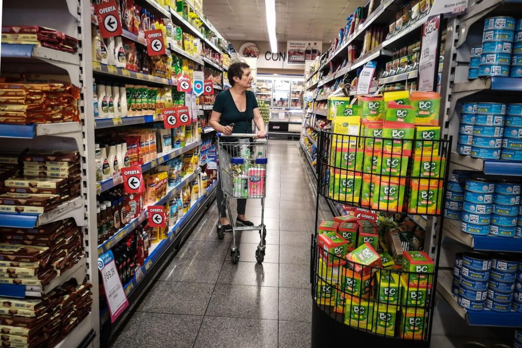 El INDEC dará a conocer este martes el relevamiento de inflación de diciembre. Consultoras estiman un 2,5% mensual y un acumulado de 31% en 2025.