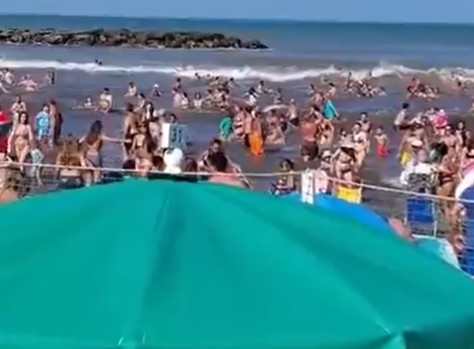 Santa Clara del Mar: según los testigos, el agua se retiró bruscamente y en pocos segundos hubieron olas de 5 metros de altura.
