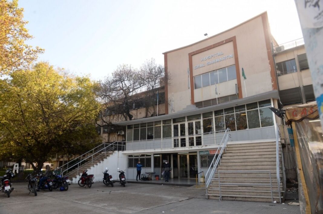 El Ministerio de Salud bonaerense ordenó la suspensión inmediata y la apertura de una evaluación profesional de un residente de La Plata por compartir mensajes antisemitas.