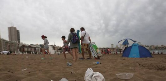 El Censo Provincial de Basura Costera Marina reveló que el 80% de los residuos en playas bonaerenses son plásticos y alertó por su impacto.