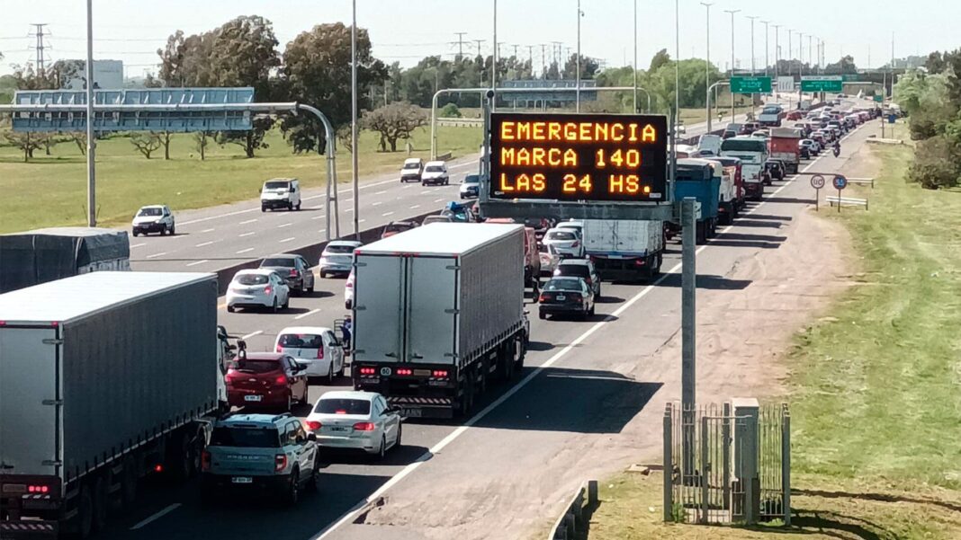 Vialidad Bonaerense restringió la circulación de los camiones de gran porte en las rutas debido al movimiento turístico por el recambio de quincena.