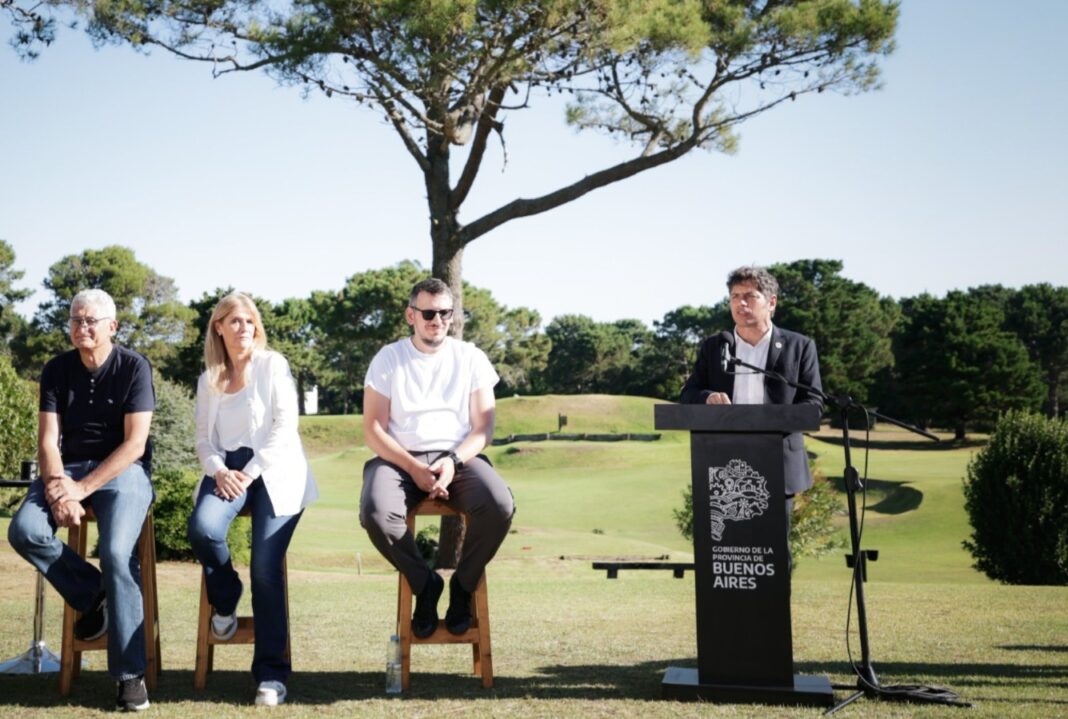 Previo a la reunión con intendentes del MDF, el gobernador Axel Kicillof encabezó en Villa Gesell su primera conferencia de verano con críticas a la gestión de Milei.
