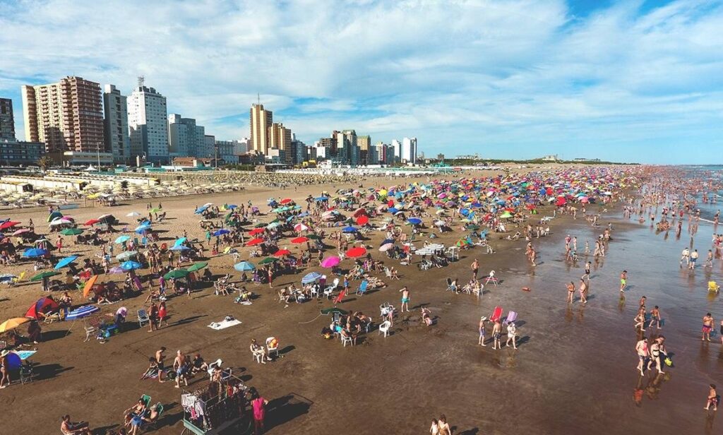 El Gobierno de la provincia de Buenos Aires alertó por la caída del turismo, el consumo y los días de estadía en los destinos bonaerenses.