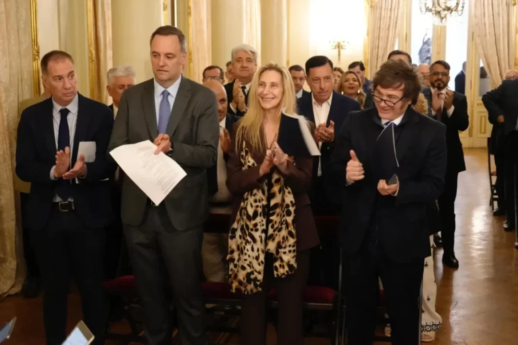 El Gobierno reactivó la mesa política para definir la estrategia legislativa de la reforma laboral y ordenar la negociación con los gobernadores.