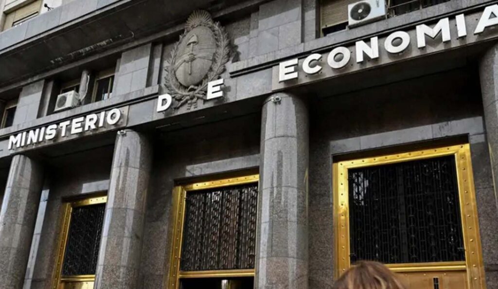 Caputo celebró que por segundo año consecutivo el gobierno consiguió superávit primario y financiero.