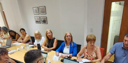 A diferencia de los estatales, la oferta de 4,5% de aumento tuvo una recepción dispar en los docentes bonaerenses. El gremio FEB la consideró "insuficiente".