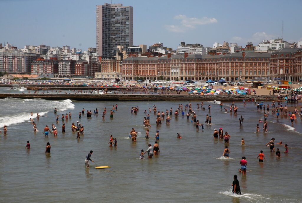 Mar del Plata: martilleros y funcionarios del Ejecutivo municipal estiman una cifra de ocupación superior al 75% para la última semana de enero.