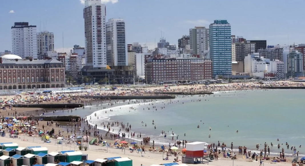 El inicio de la temporada de verano 2026 dejó un escenario turístico dispar, según los relevamientos de la CAT y de la CAME.