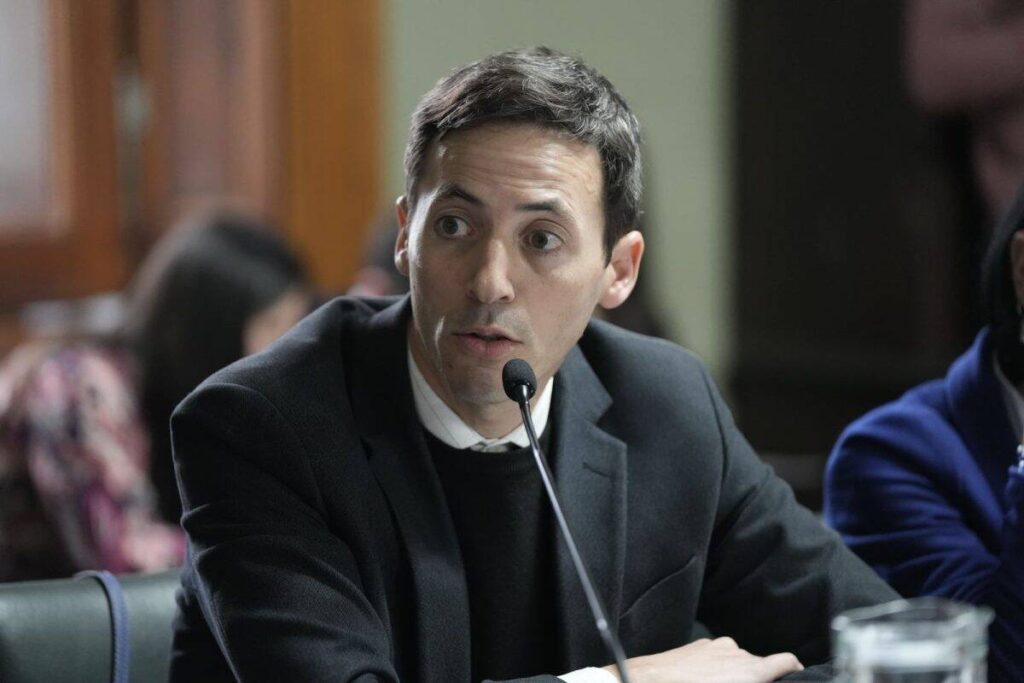 El concejal de la Unión Cívica Radical, Ariel Bordaísco impulsa el pedido de informes a Kicillof desde el deliberativo local.