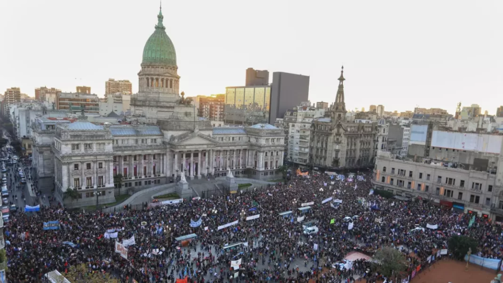 Los movimientos sociales, la UTEP y la izquierda marcharán al Congreso en febrero contra la reforma laboral que impulsa el oficialismo.