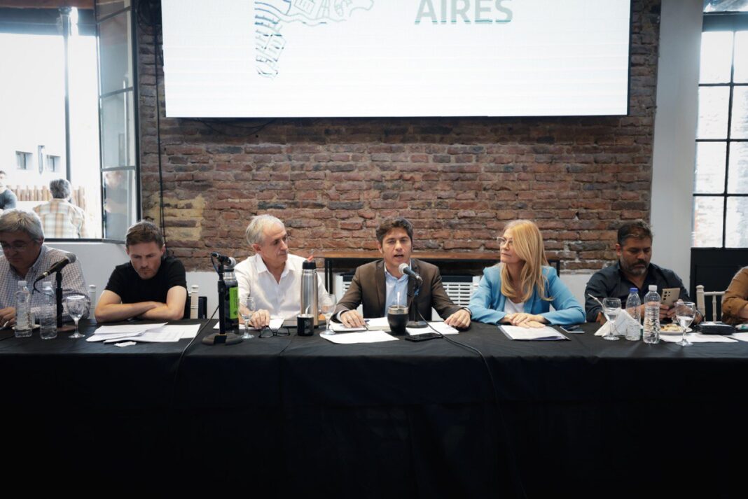 El gobernador bonaerense Axel Kicillof estuvo en Chascomús para encabezar un encuentro con más de 250 empresarios del turismo.