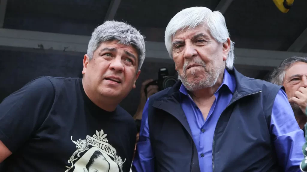 El líder del Sindicato de Camioneros, Hugo Moyano, junto a su hijo el también sindicalista, Pablo Moyano.