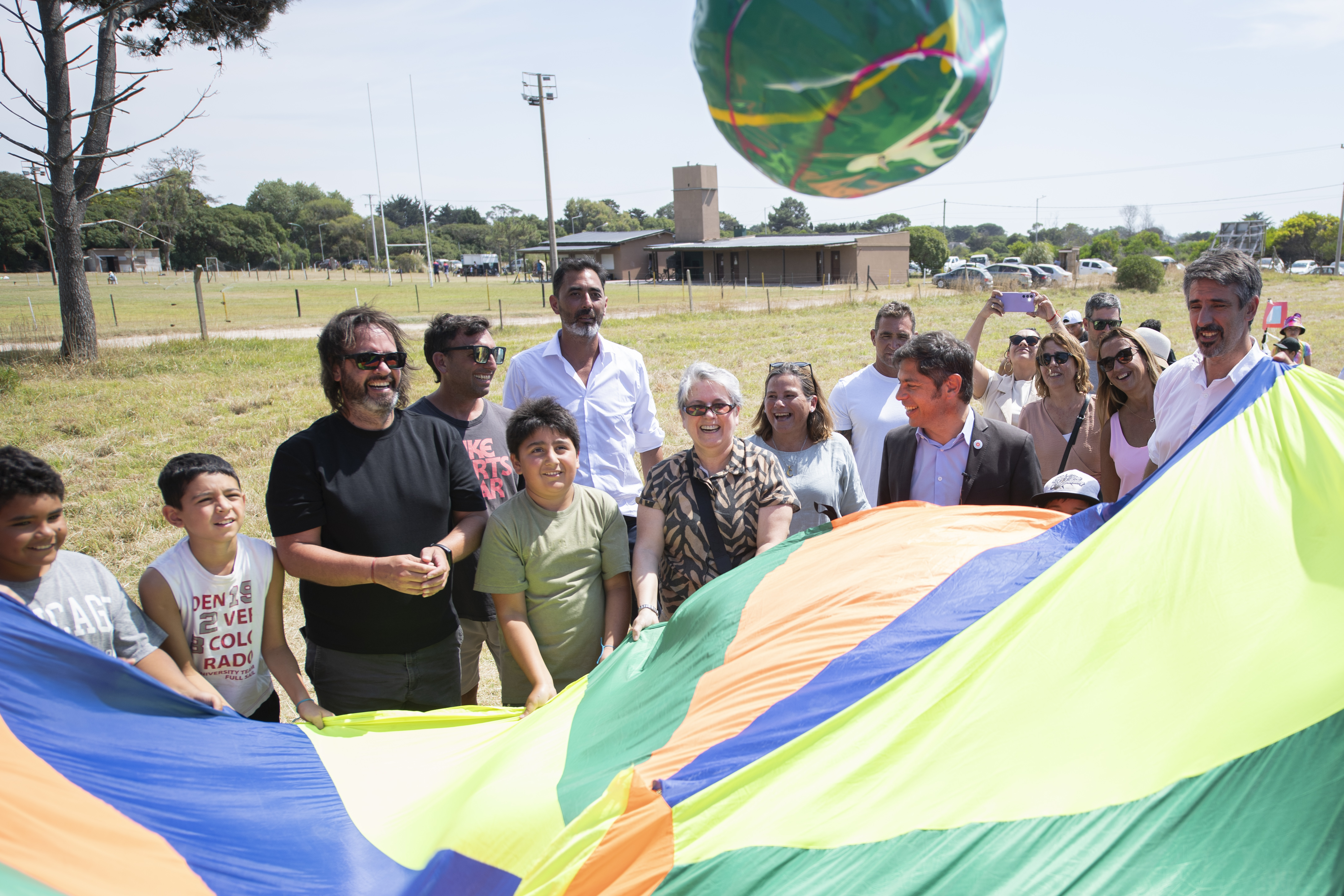 Junto a la directora general de Cultura y Educación y el intendente de General Alvarado, Kicillof dio inicio formal al programa Escuelas Abiertas en Verano 2026. 