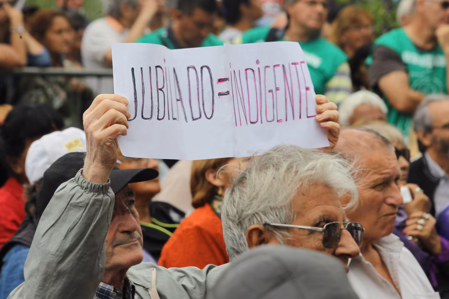 El ajuste sobre las jubilaciones durante la administración de Milei dejó a millones de adultos mayores por debajo de la línea de pobreza.