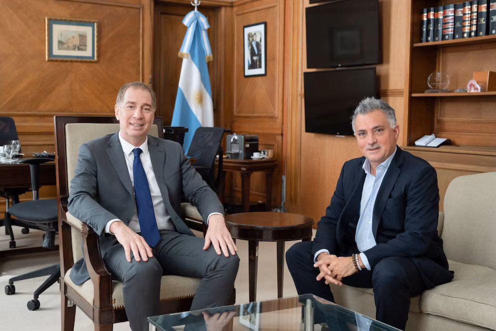 Diego Santilli y Sebastián Pareja cargaron contra Kicillof por repudiar la intervención de Estados Unidos en Venezuela y el secuestro de su presidente, Nicolás Maduro.