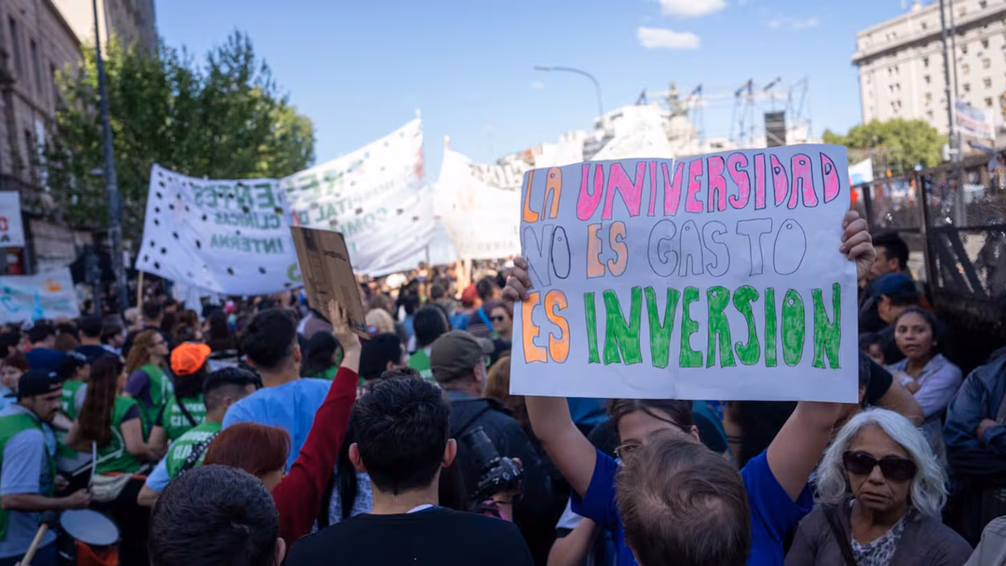 A lo largo del 2025, docentes universitarios, trabajadores de las casas de estudio y estudiantes se movilizaron para que el Gobierno promulgue la Ley de Financiamiento Universitario.