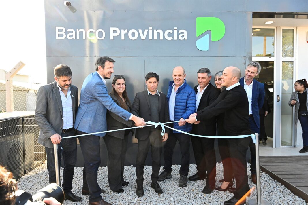 El gobernador Axel Kicillof terminó de formalizar este miércoles la conformación del nuevo directorio del Banco Provincia.