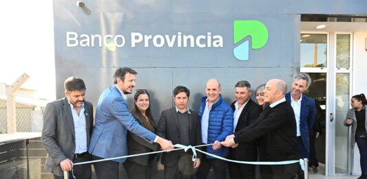 El gobernador Axel Kicillof terminó de formalizar este miércoles la conformación del nuevo directorio del Banco Provincia.