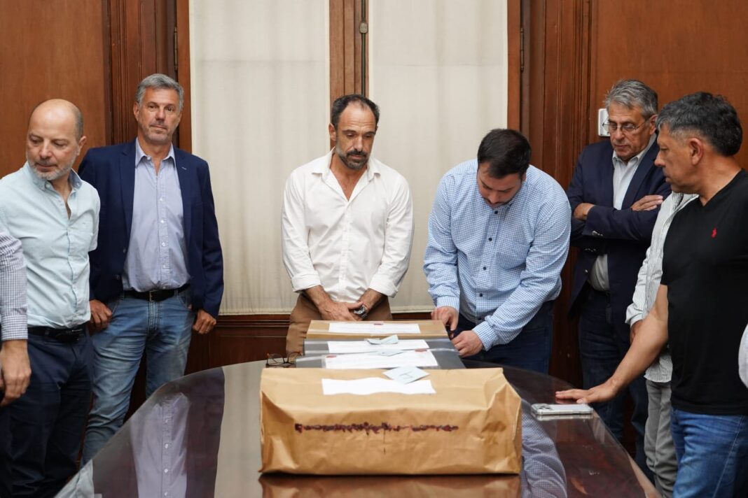 El Ejecutivo de La Plata recibió cuatro propuestas que serán evaluadas en los próximos 15 días. Qué modificaciones contempla el municipio para las líneas de colectivos.