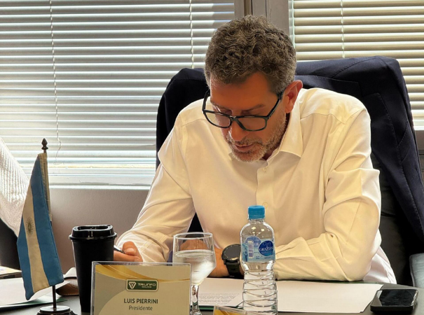 El Ministerio de Economía informó que Luis Pierrini presentó su renuncia a la Secretaría de Transporte y que será reemplazado por Fernando Herrmann.