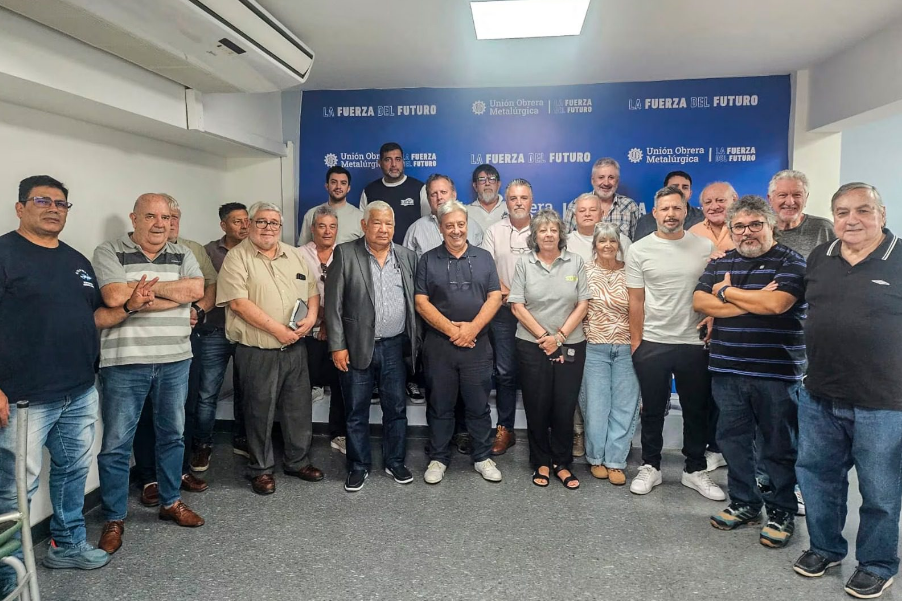 Representantes de más de 25 organizaciones gremiales resolvieron declararse en estado de alerta y unidad ante el proyecto de reforma laboral.
