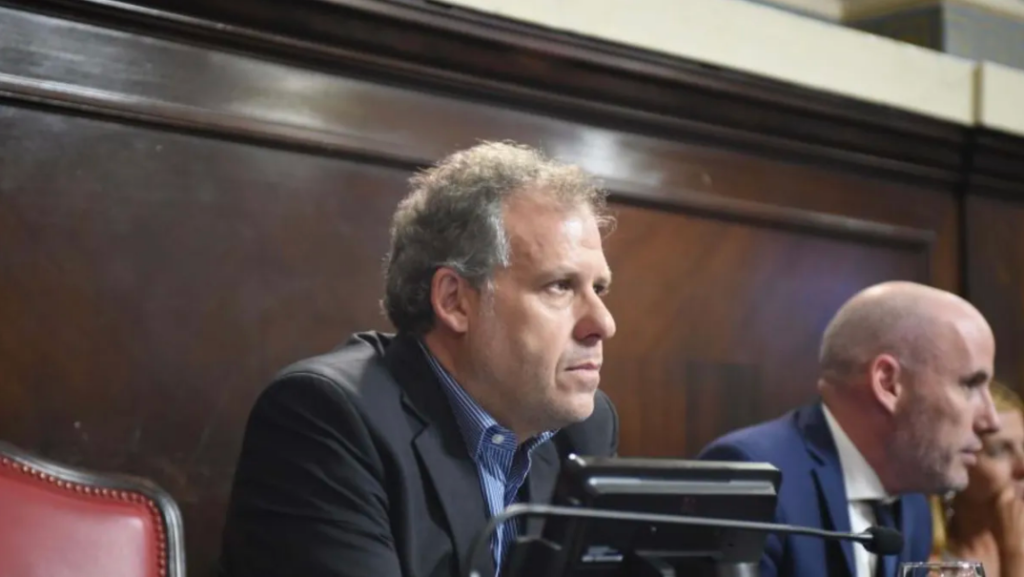 El senador, Juan Manuel Rico Zini, respaldó la actuación del embajador argentino, Ian Sielecki, tras el episodio ocurrido en la Asamblea de Francia.