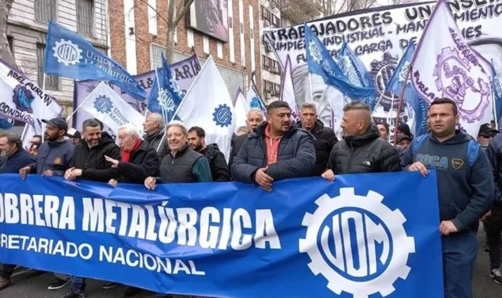 Representantes de más de 25 organizaciones gremiales resolvieron declararse en estado de alerta y unidad ante el proyecto de reforma laboral.