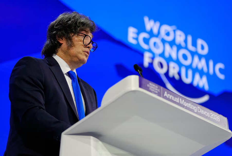 El presidente Javier Milei regresó este viernes a la Argentina tras su paso por el Foro Económico Mundial de Davos.
