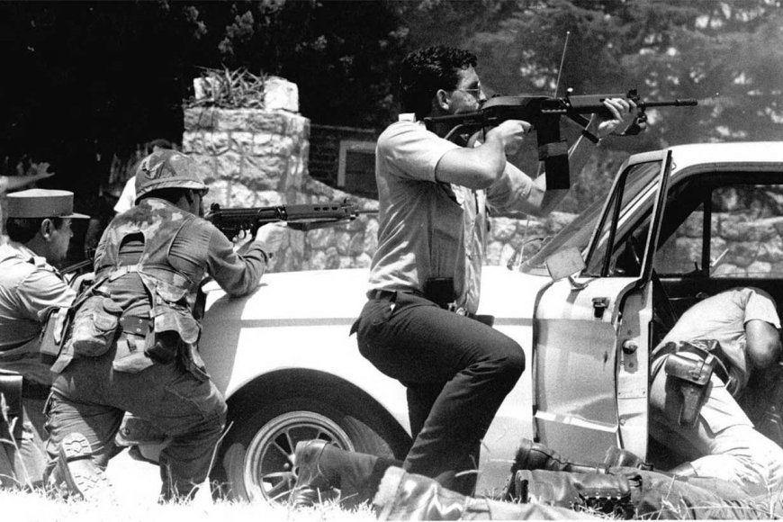 Los enfrentamientos entre los militantes del MTP y el Ejército Argentino por el copamiento de La Tablada se produjeron el 23 y 24 de enero de 1989.
