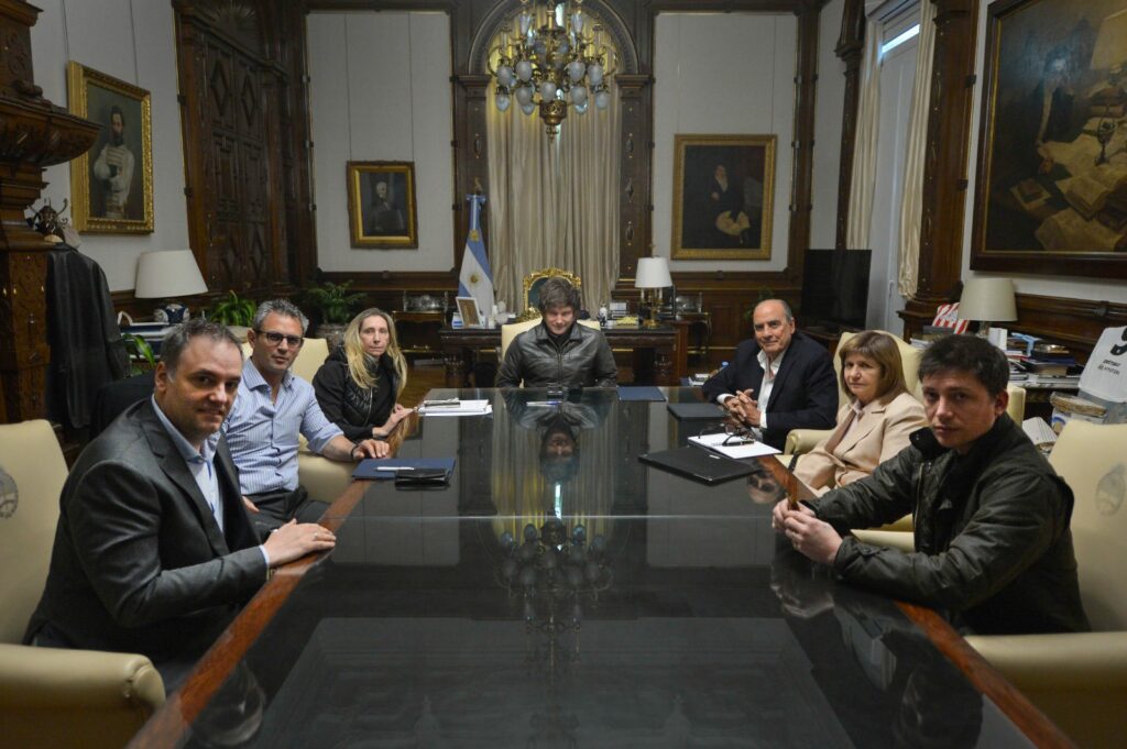 
Javier Milei vuelve a reunir la mesa política para monitorear las negociaciones por la reforma laboral.