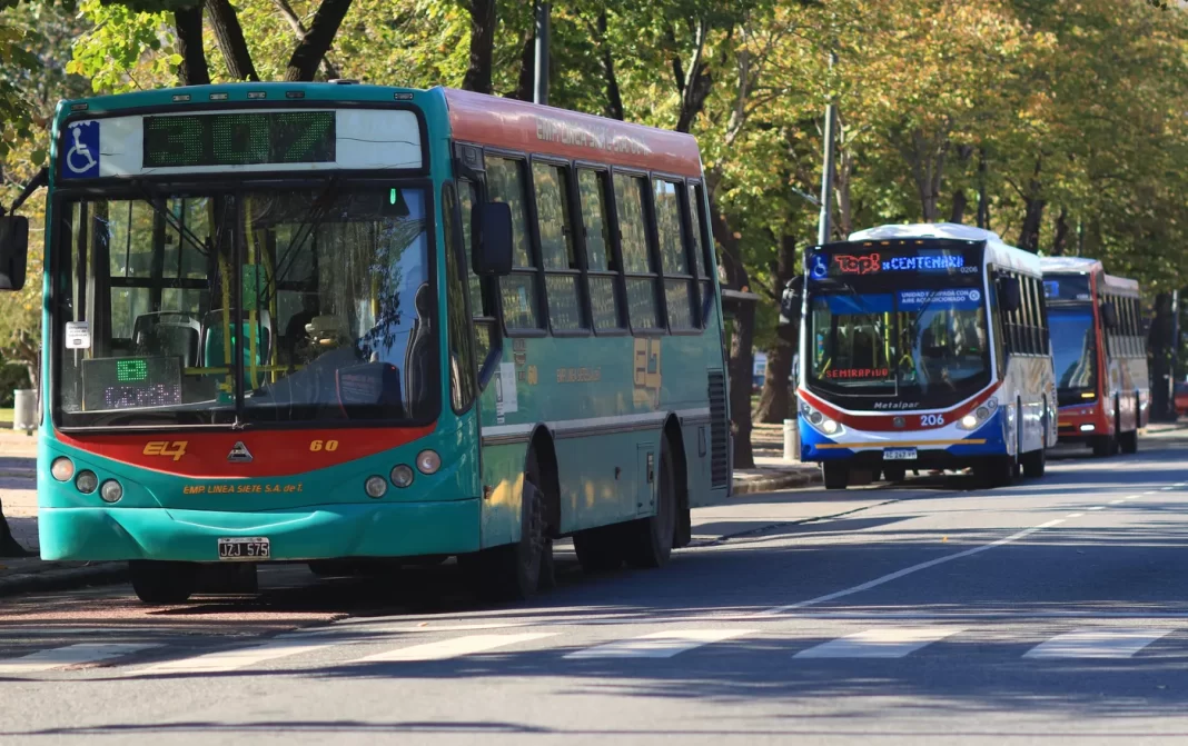 El Gobernador bonaerense y el Ministro de Transporte pusieron en marcha el nuevo sistema de subsidios para las líneas de colectivos de la Provincia.