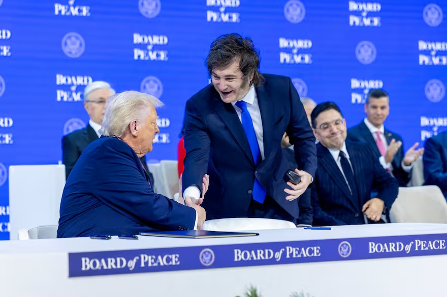 Tras su paso por Davos, Javier Milei reforzó su alianza con Estados Unidos y aceptó la invitación para formar parte del Consejo de Paz que impulsa Donald Trump.