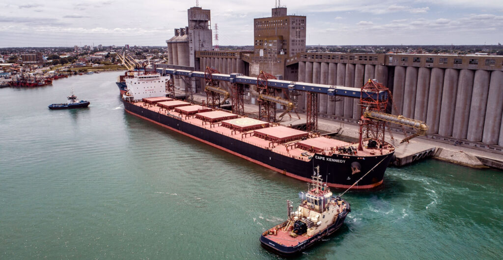 Las autoridades de la Terminal Quequén emitieron un Informe de Incidente con los detalles tras el colapso de un silo y las medidas que tomaron para prevenir nuevos derrames. 