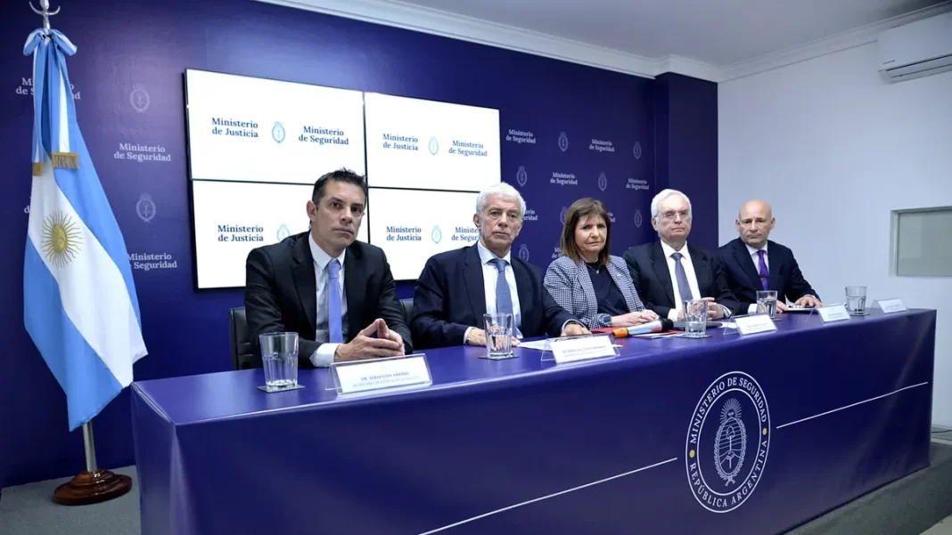 Desde la Legislatura, el kirchnerismo rechazó la Ley Penal Juvenil del Gobierno de Javier Milei y repudió los ataques a Claudia Cesaroni en redes.