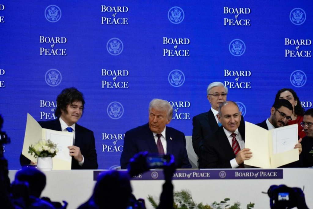 Tras su paso por Davos, Javier Milei reforzó su alianza con Estados Unidos y aceptó la invitación para formar parte del Consejo de Paz que impulsa Donald Trump.