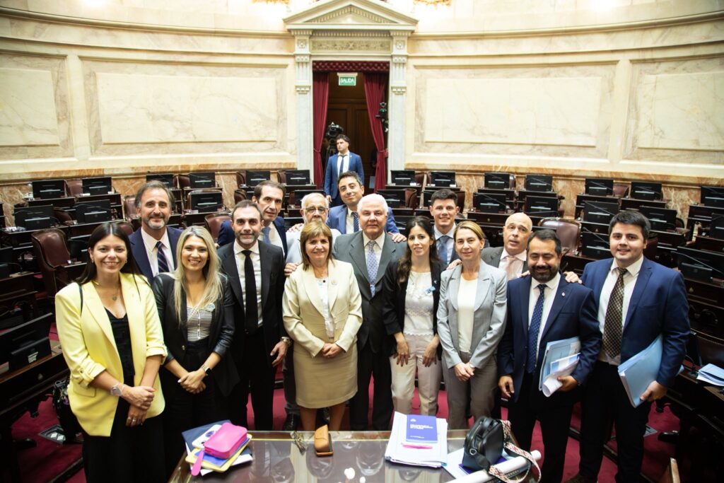El bloque de senadores de La Libertad Avanza busca asegurarse el número de votos necesarios para aprobar la reforma laboral.