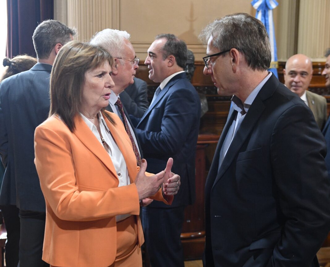 La senadora Patricia Bullrich se reunió con legisladores del radicalismo y fuerzas provinciales para rever articulos de la reforma laboral.