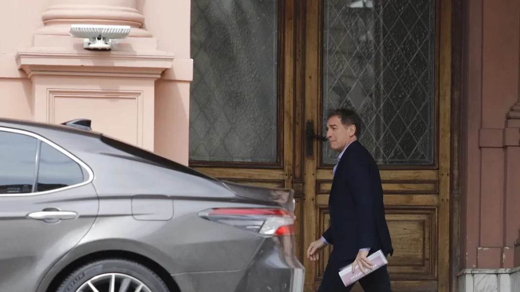 Luego de la reunión de la mesa política del Gobierno, Diego Santilli viaja a Corrientes en busca de apoyo legislativo para aprobar la reforma laboral.