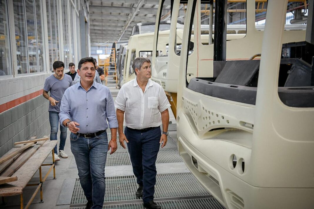 El ministro de Transporte bonaerense, Martín Marinucci mantuvo una reunión de trabajo con los directivos de la empresa Nuovo Bus.