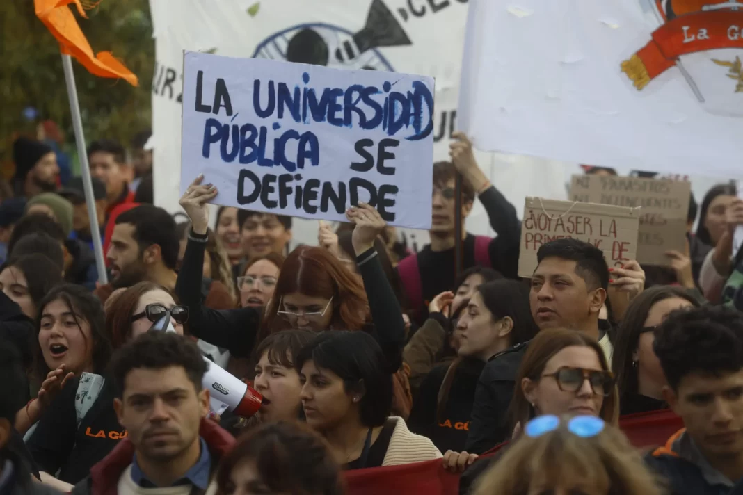 Durante todo 2025, docentes universitarios, no docentes y estudiantes volvieron a movilizarse contra el ajuste en la educación superior. Repasá las principales medidas de fuerza.