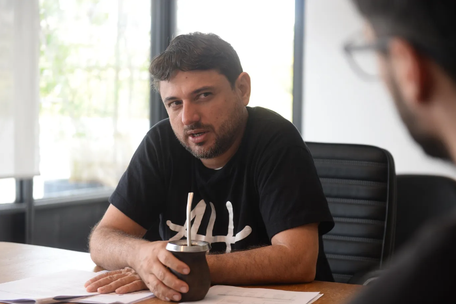El senador, Federico Fagioli, cruzó al diputado, Agustín Romo, luego de que éste acusara a Juan Grabois de "boludo"
