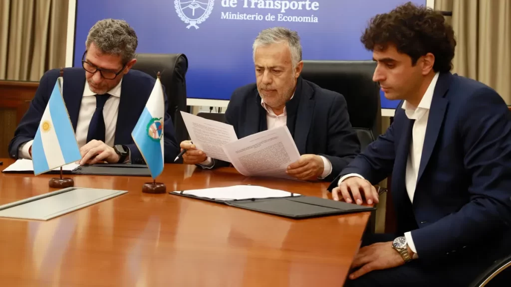En medio de la tensión con las cámaras empresarias, el Gobierno confirmó la salida de Pierrini al frente de la cartera de Transporte.