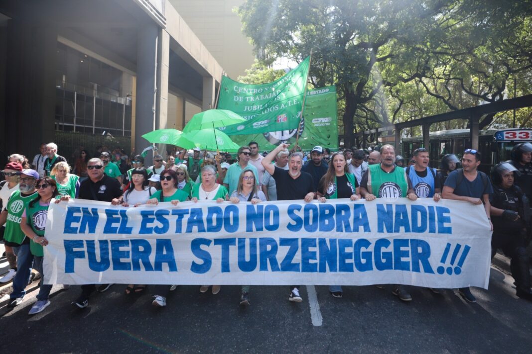 ATE volvió a cargar contra Federico Sturzenegger por una nueva medida que afecta a los estatales mayores de 65 años.