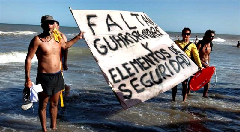 Los guardavidas de Pinamar resolvieron suspender el paro para este domingo 1° de febrero, tras recibir una nueva propuesta salarial.