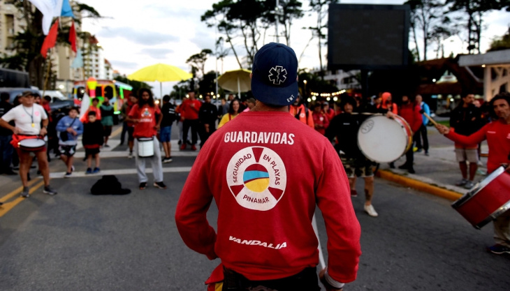 Los guardavidas de Pinamar resolvieron suspender el paro para este domingo 1° de febrero, tras recibir una nueva propuesta salarial.