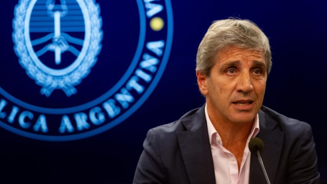 El ministro de Economía, Luis Caputo, designó al macrista Pedro Lines al frente del INDEC, tras la salida de Marco Lavgna.