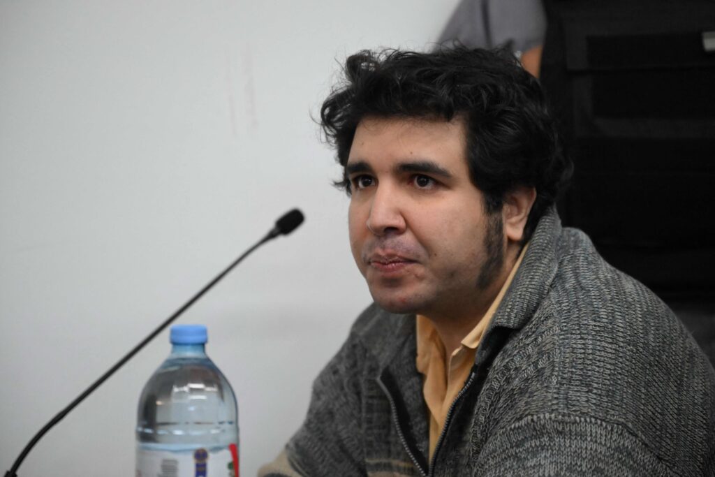 Un nuevo peritaje reveló que el celular de Fernando Sabag Montiel fue activado desde el Shopping Abasto cuando el responsable del atentado a Cristina Kirchner ya se encontraba detenido. 