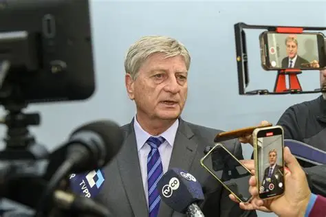 El gobernador de La Pampa, Sergio Ziliotto, se retobó y adelantó su rechazo a la reforma laboral del Gobierno nacional, tras una reunión con Manuel Adorni y Diego Santilli.
